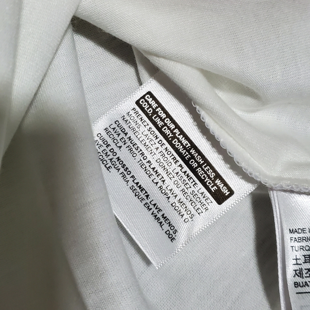 NWT Medium & Large Levi's Women's White V-Neck T-Shirt Relaxed Fit - Picture 5 of 16